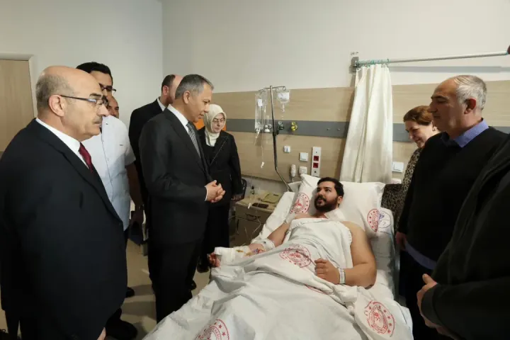 Yerlikaya, Yaralı Polisleri Yalova'da Ziyaret Etti