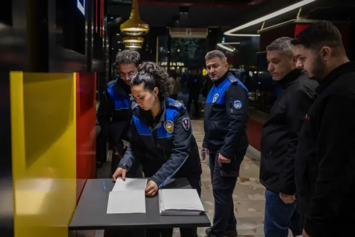 Bornova'da yılbaşı öncesi geniş çaplı denetim yapıldı.
