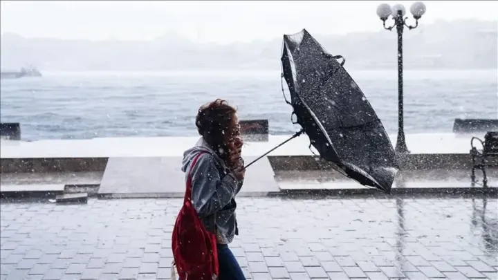 İstanbul için art arda fırtına uyarıları geldi: Vatandaşlara “erken eve gidin” çağrısı