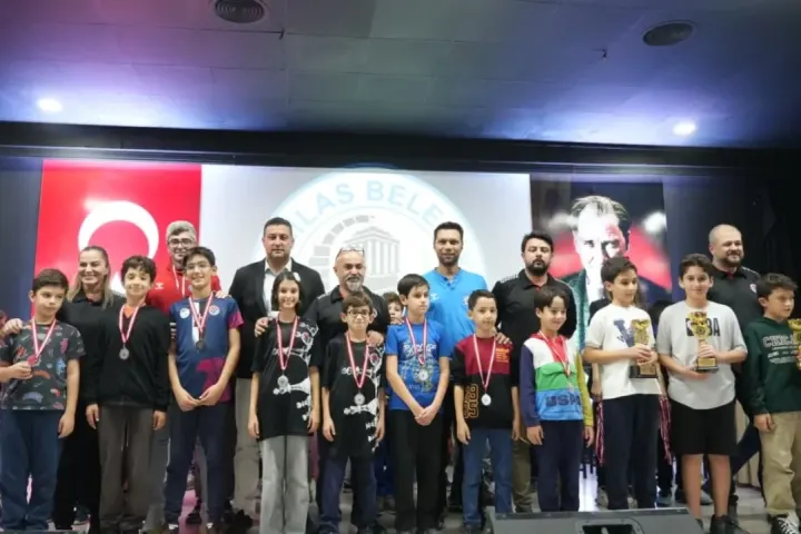 Milas'ta 29 Ekim Cumhuriyet Bayramı Kutlaması Kapsamında Satranç Turnuvası Düzenlendi