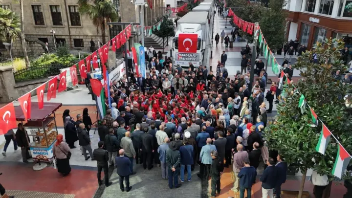 Kardeşlik Tırları Trabzon'dan Gazze'ye Yola Çıktı