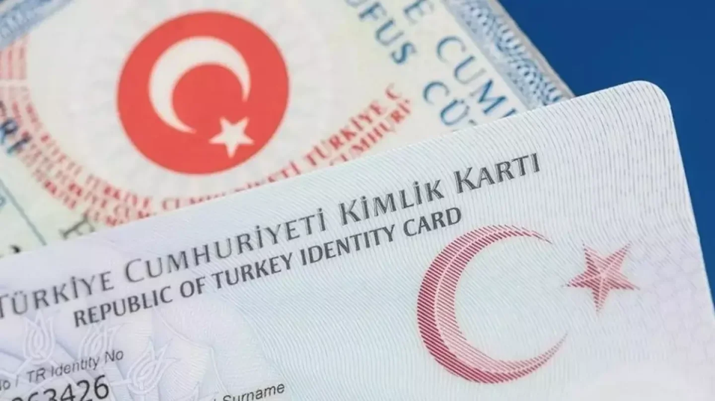 Türkiye Cumhuriyeti Kimliği İçin Interpol Şartı