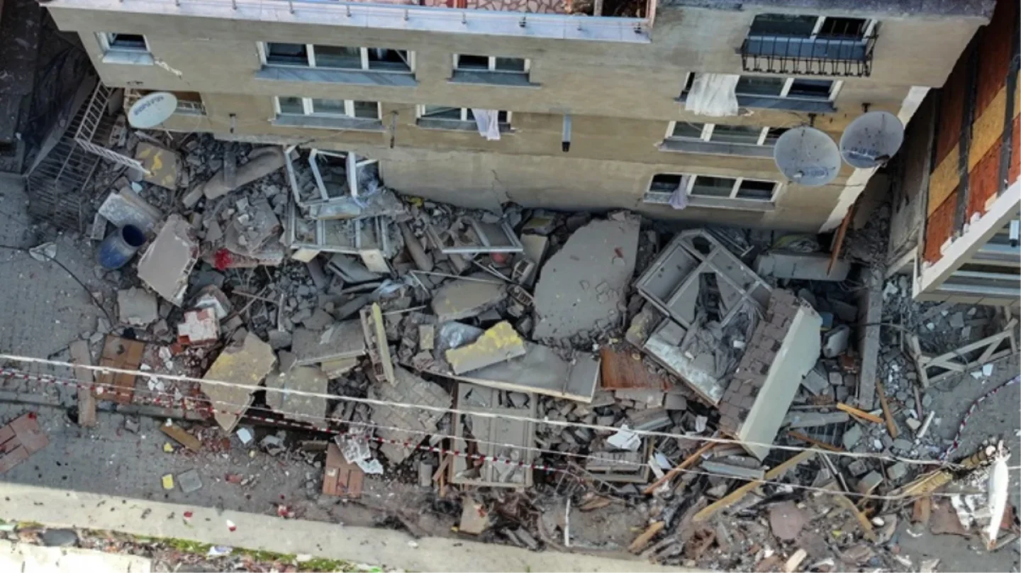 Bahçelievler'de 7 Katlı Bina Çöktü: Valilikten Açıklama, Çevre Binalar Boşaltıldı