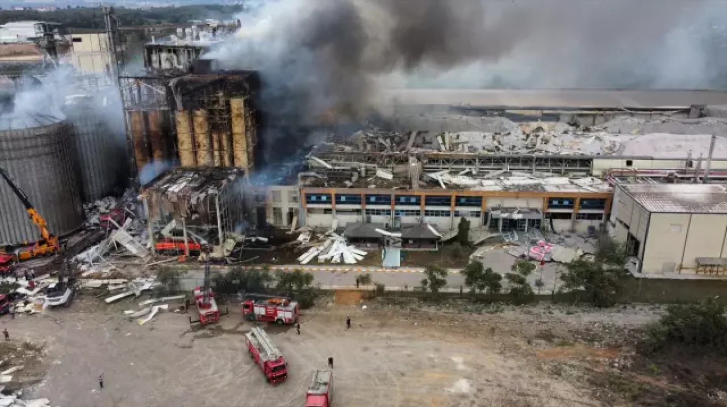 Sakarya’da Makarna Fabrikasında Patlama: Soğutma Çalışmalarında Acı Haber!