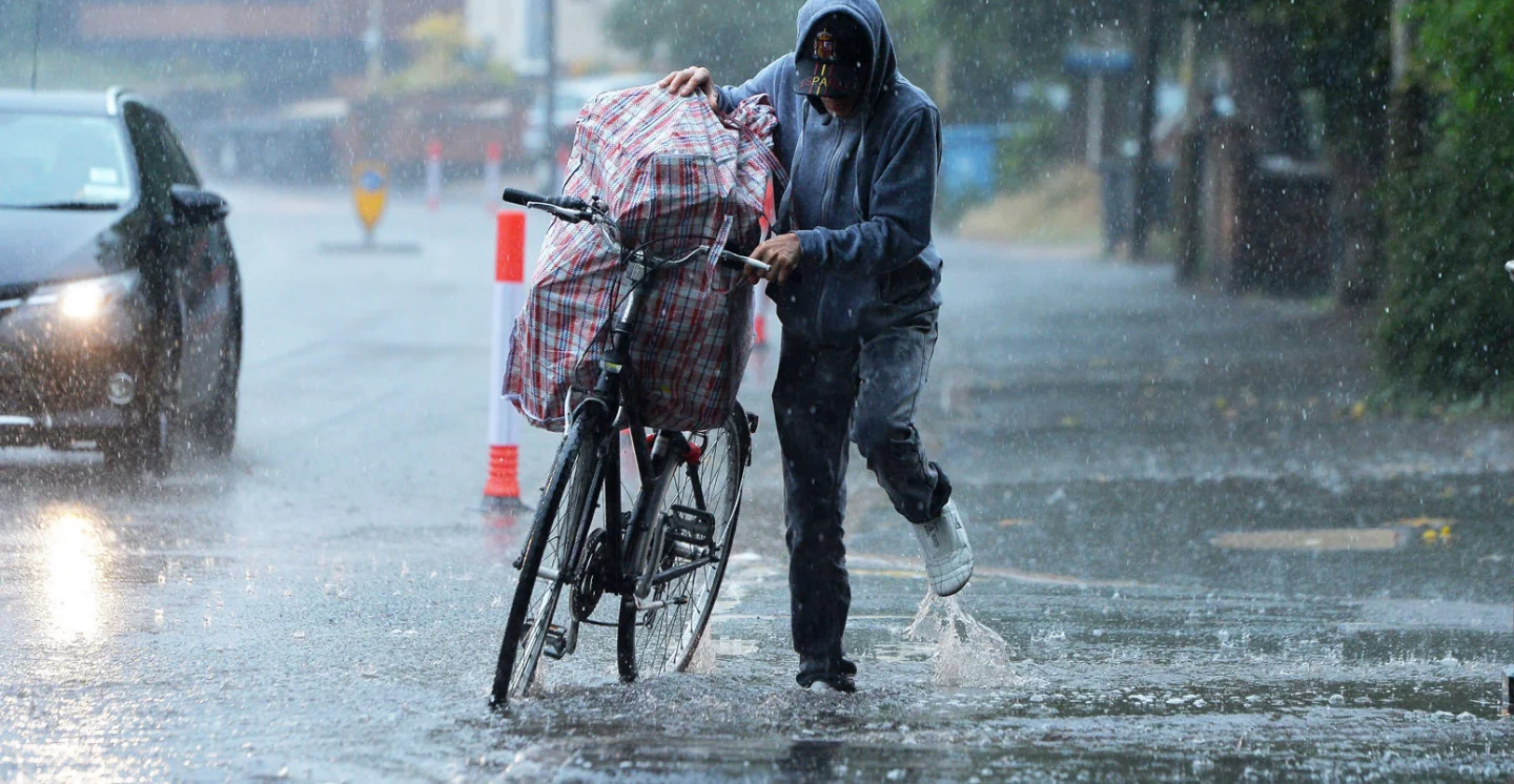 Meteoroloji'den Kritik Uyarı: Yağmur Kapıda, Pazartesi İstanbul'da Sıcaklık Düşüyor