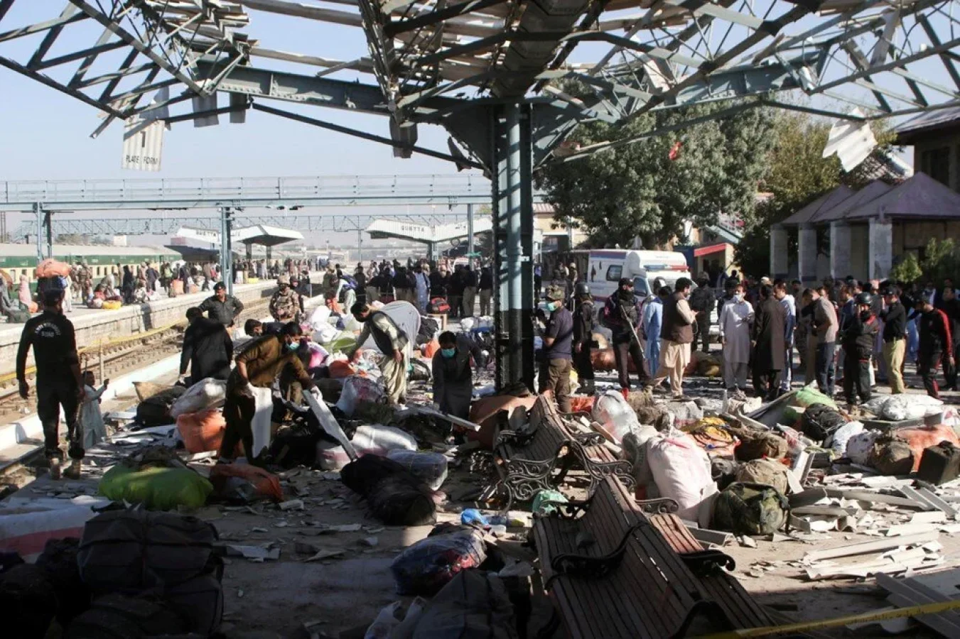 Pakistan'da Tren İstasyonuna Bombalı Saldırı: 26 Ölü, 46 Yaralı