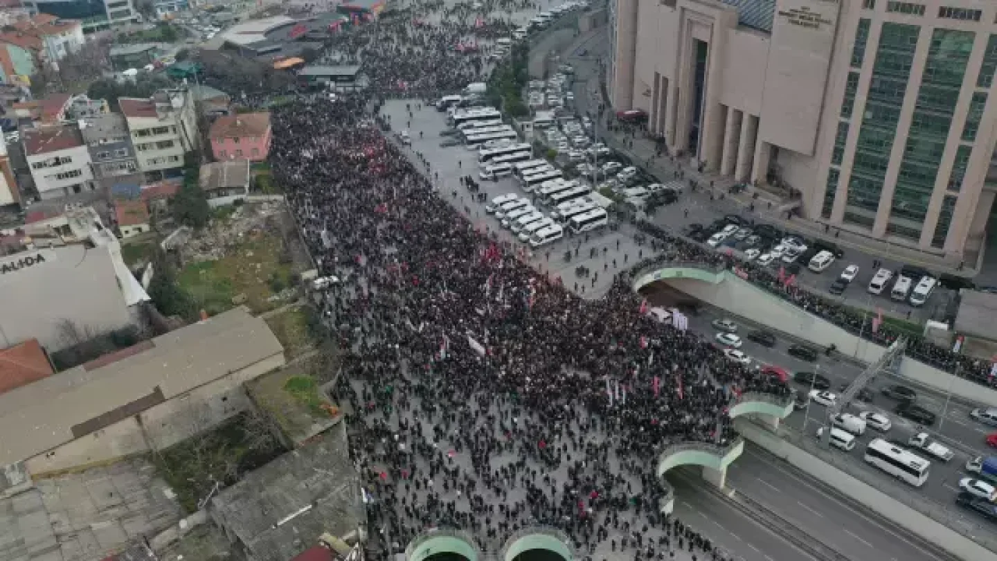 Mansur Yavaş, Ekrem İmamoğlu'na Destek İçin Çağlayan Adliyesi'nde