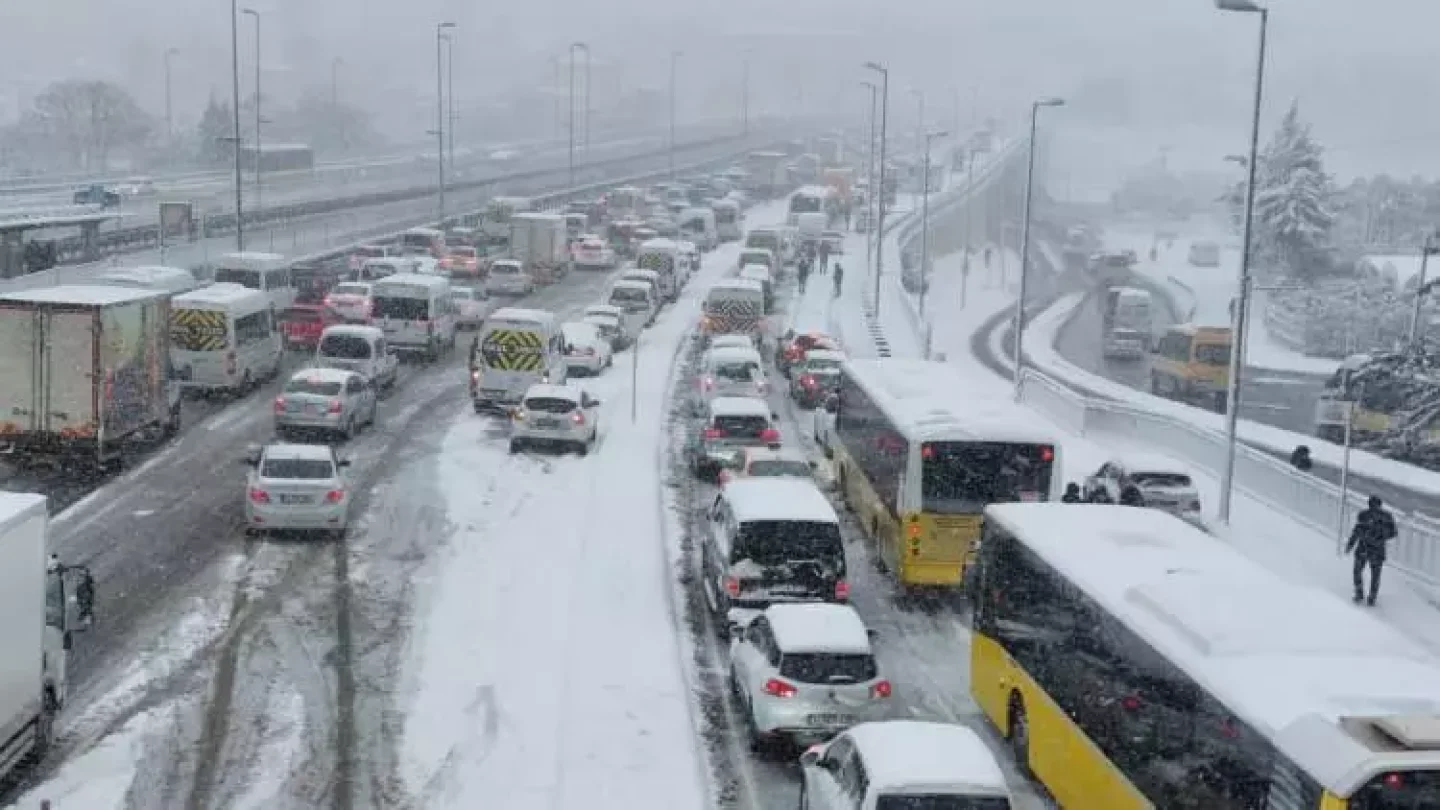 İstanbul’da Kuvvetli Kar Yağışı ve Buzlanma Uyarısı