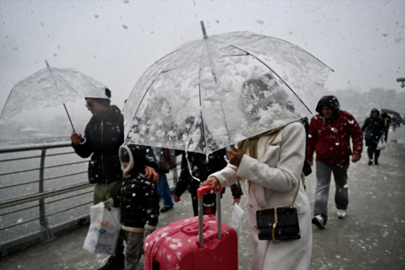 İstanbul’da Kar Alarmı: Şiddetli Yağış ve Soğuk Hava Etkisini Artırıyor