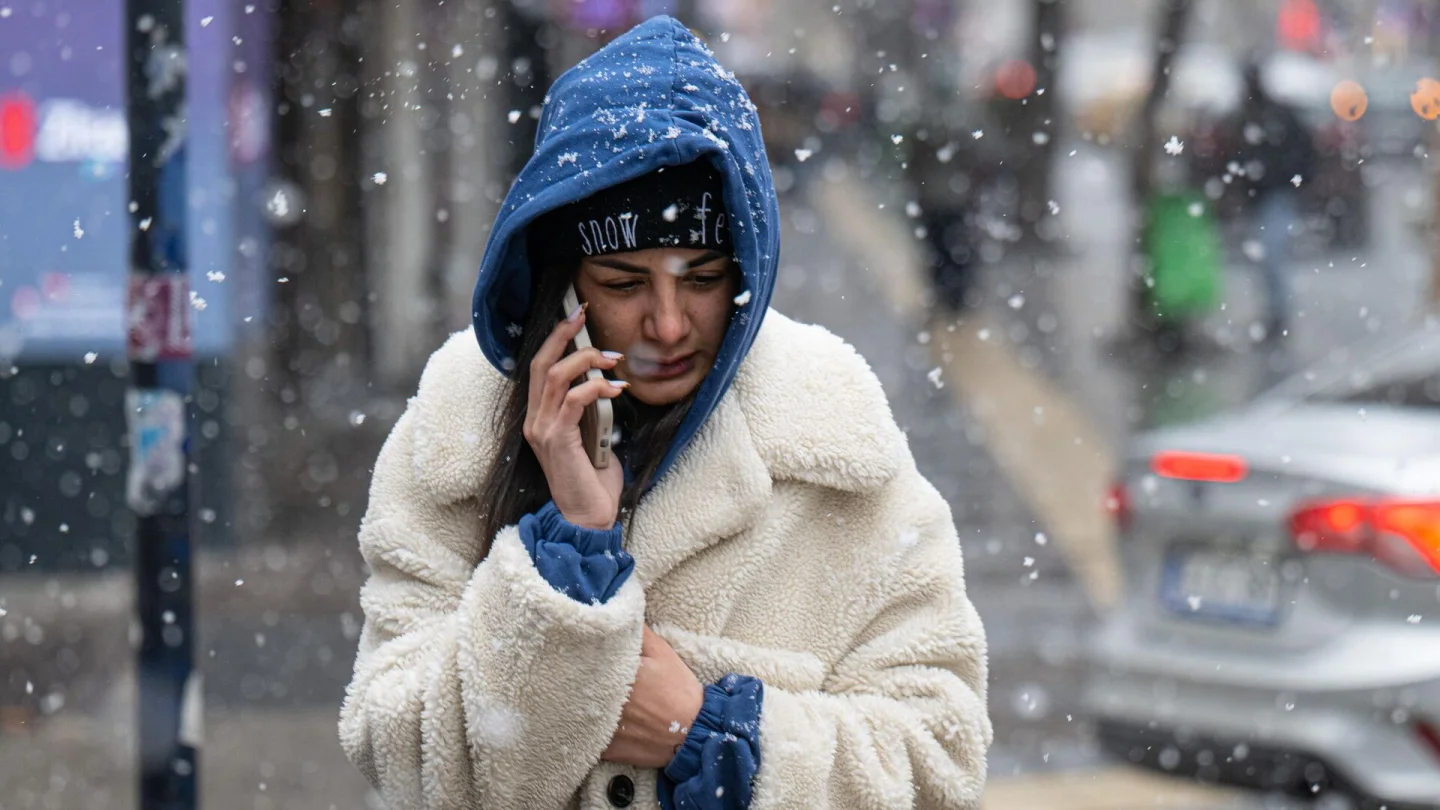 Meteoroloji 26 İli Sarı Kodla Uyardı: İstanbul’a Kar Yağışı Göründü