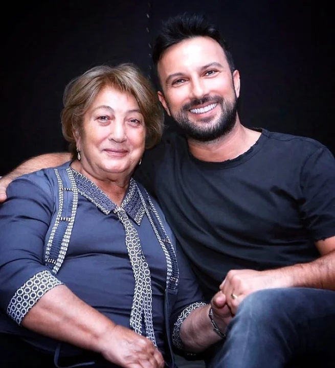 Son Dakika: Tarkan'ın annesi Neşe Tevetoğlu hayatını kaybetti