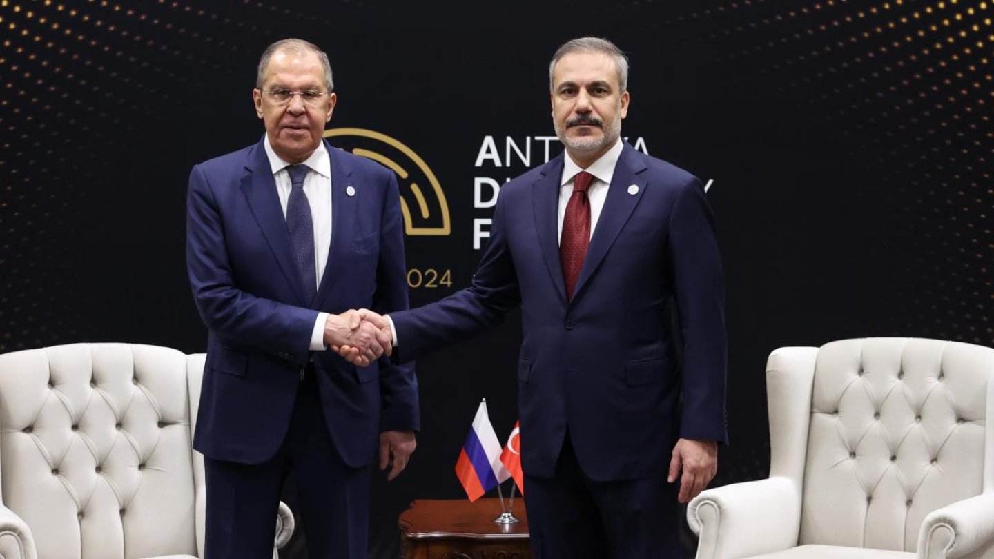 Hakan Fidan ve Sergey Lavrov Antalya'da Diplomasi Zirvesinde Buluştu