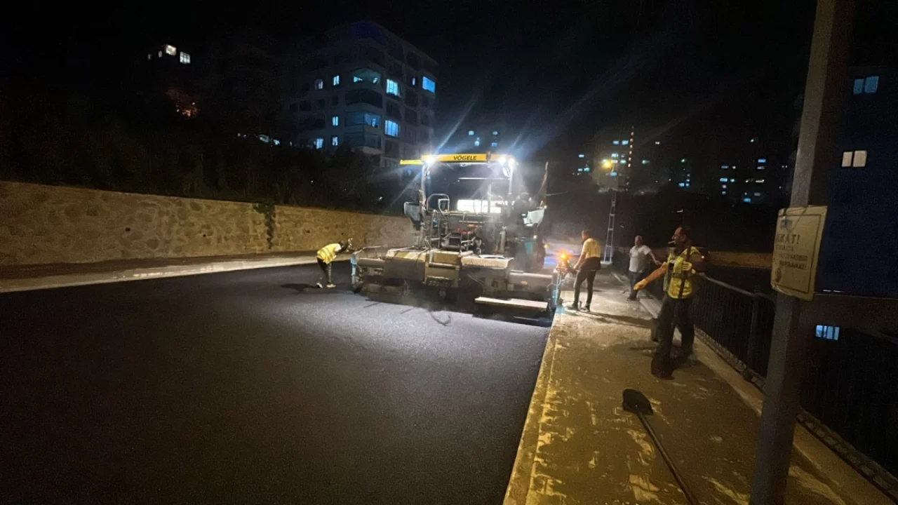 Büyükşehir'in yol inşaatları kesintisiz sürüyor.