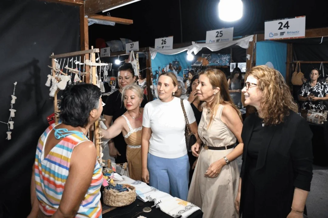 Ayvalık'taki Kadın Emeği Çarşısı'na Yoğun İlgi