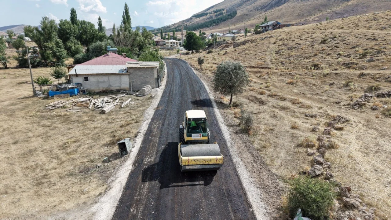 Büyükşehir, Göksun Kırsalındaki Grup Yolunu Yeniden Düzenledi