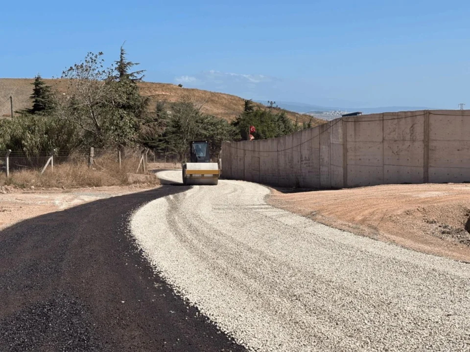 Başkan Akın'dan Anıt Yolu'na Asfalt Yenilemesi