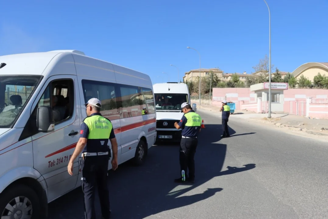 Şanlıurfa'da Servis Araçlarına Güvenlik Denetimleri Başlatıldı