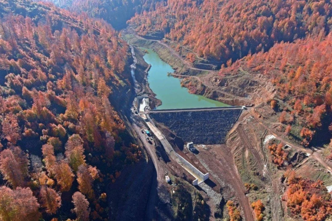 Büyükşehir, İlçelerde İnsanların Yüzünü Güldürüyor