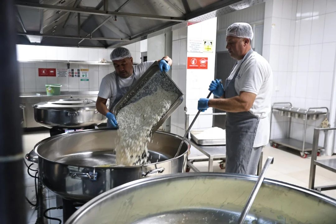 Alanya Aşevi, Günde İki Öğün Sıcak Yemek İhtiyaç Sahiplerine Sunuyor