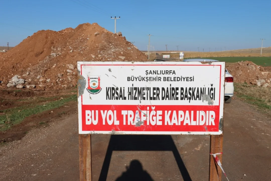 Şanlıurfa'da ulaşımı kolaylaştıracak beton yol çalışmaları başlıyor.