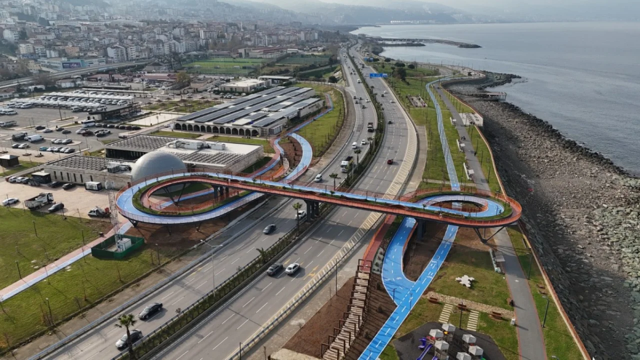 Trabzon'da Ekolojik Köprü Yaya ve Bisiklet Ulaşımına Açıldı.