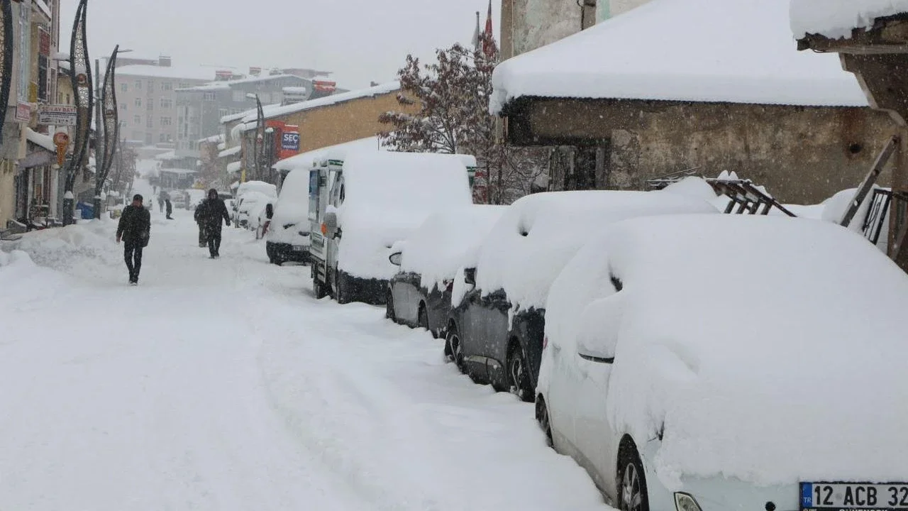 Van’da çığ felaketi: 1 kişi kayıp, 22 ev tahliye edildi