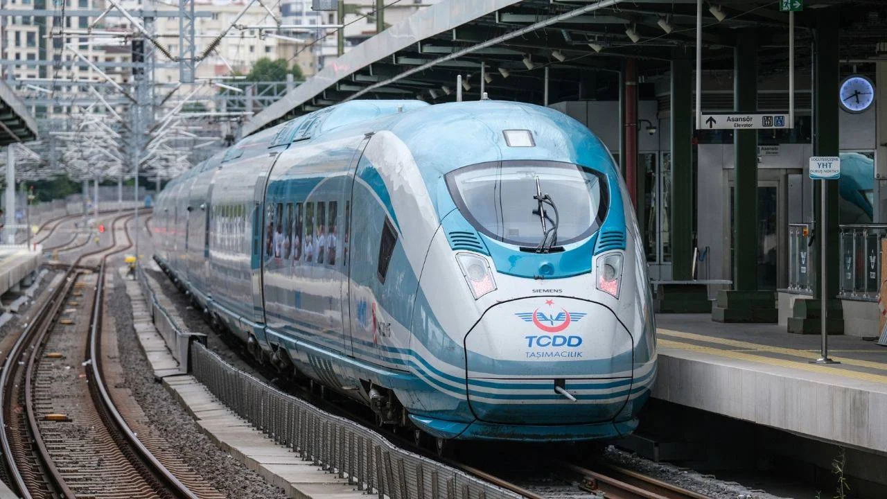 Yüksek hızlı tren biletlerine yeni yıl zammı