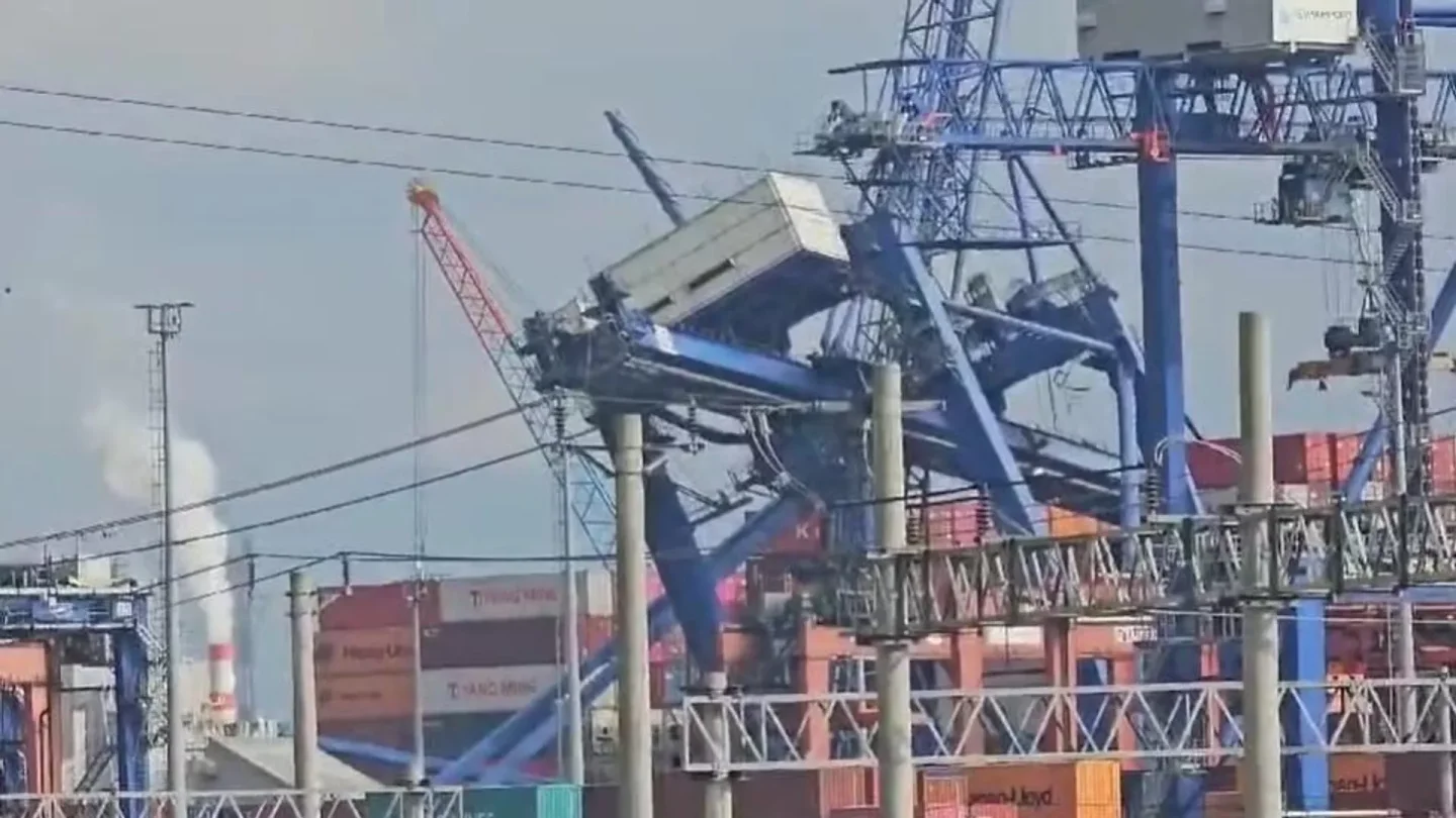 Kocaeli Uluslararası Limanında Vinç Kazası: 3 Vinci Deviren Gemi