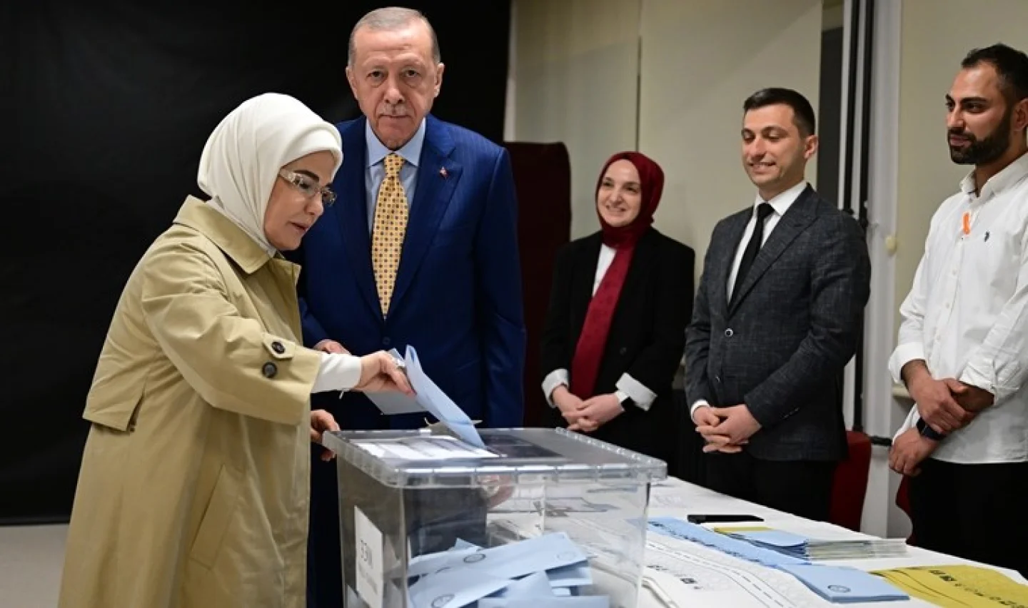 Cumhurbaşkanı Erdoğan, yerel seçimler için oyunu Üsküdar'da kullandı