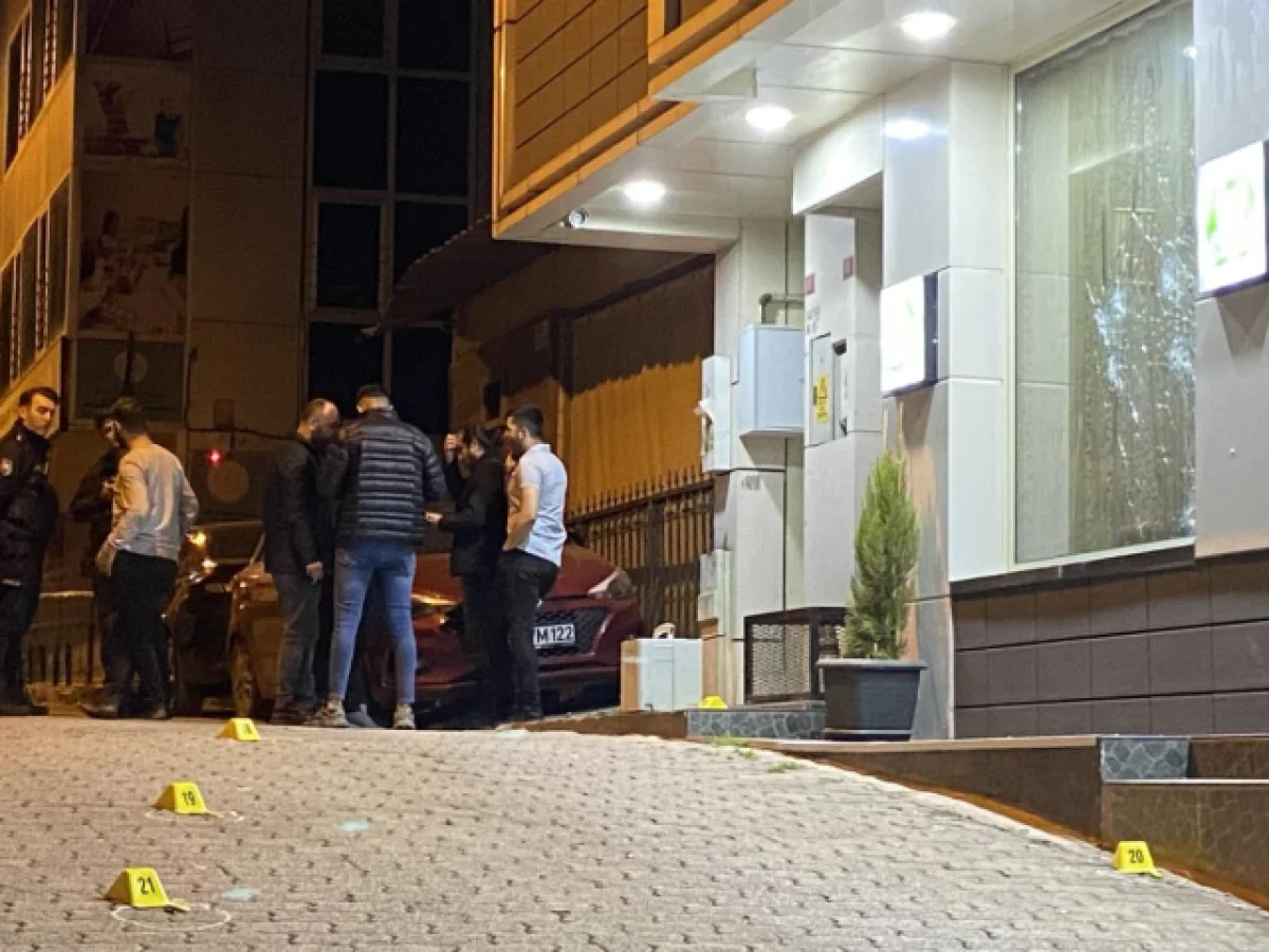 İstanbul Küçükçekmece'de Bir Otele Silahlı Saldırı: Metrobüs de Zarar Gördü