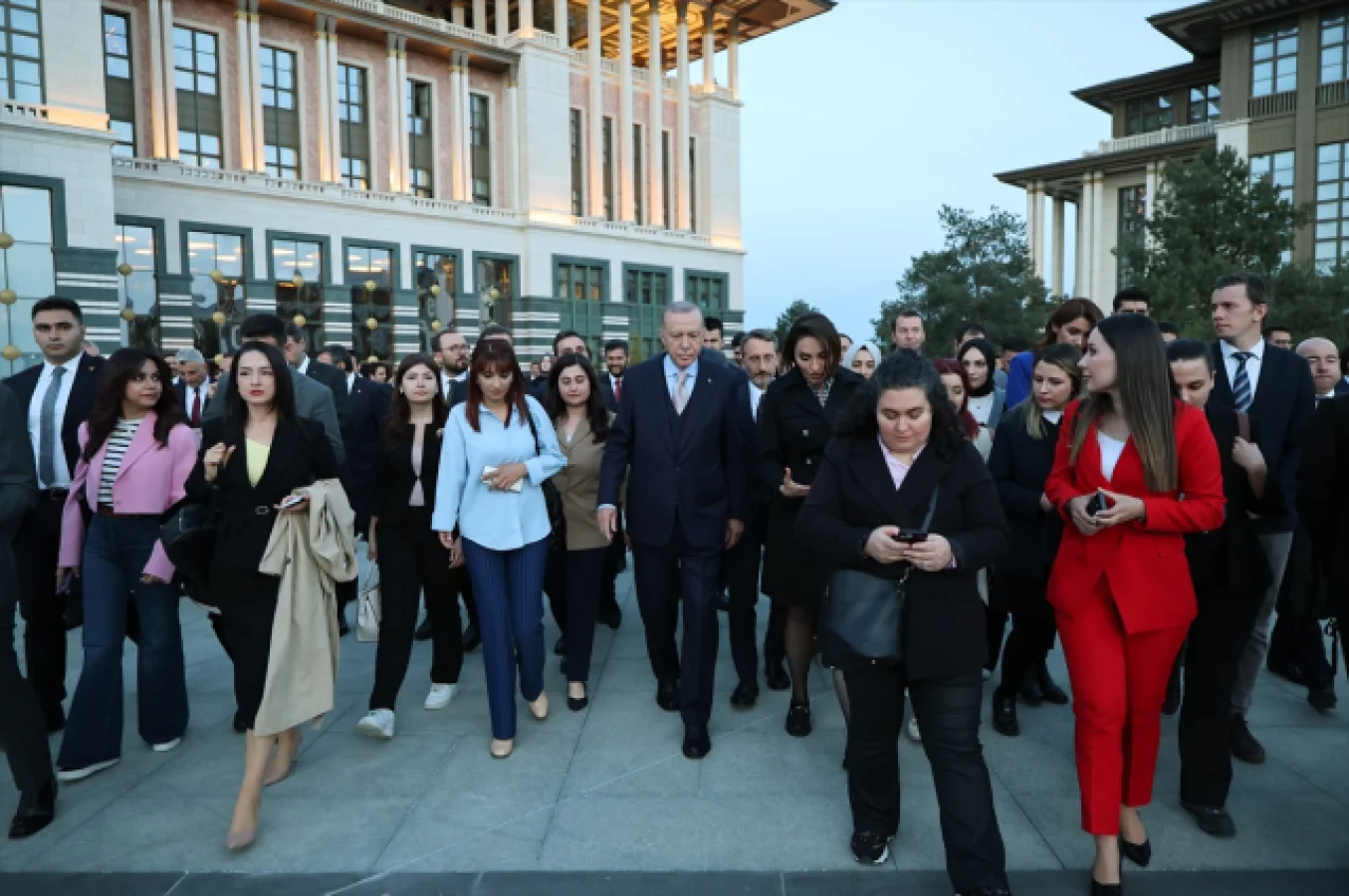 Cumhurbaşkanı Erdoğan'dan Özgür Özel Açıklaması ve Diplomatik Gündem